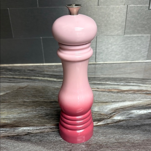 Le Creuset Other - Le Creuset Pink Ombre Pepper Mill